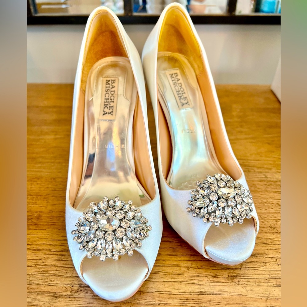 Badgley Mischa Jeannie Pumps - White Satin - Size 7.5